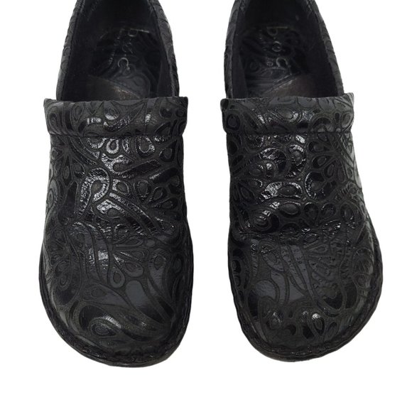 b.o.c. Born Concept Black Peggy Clogs Tooled Leather Slip On Shoes Women Size 7 - Picture 11 of 12